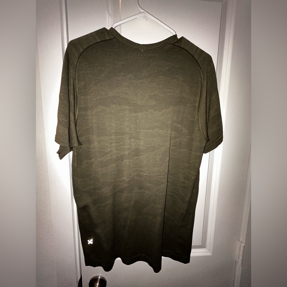 Men’s lulu shirt